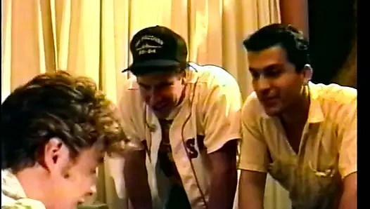 Die charmante brünette lorraine day würde gerne filmstar werden und sie ist bereit, alles zu tun, um ihr erstes casting zu bestehen