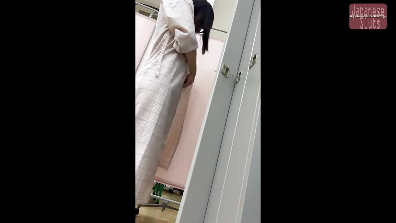 Verificarea stării de sănătate 2 - 4 femei frumoase și un doctor obrazean examinare - 2
