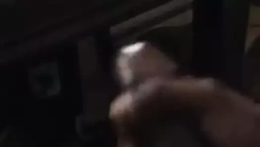 Okşayarak onun sert siyah çük
