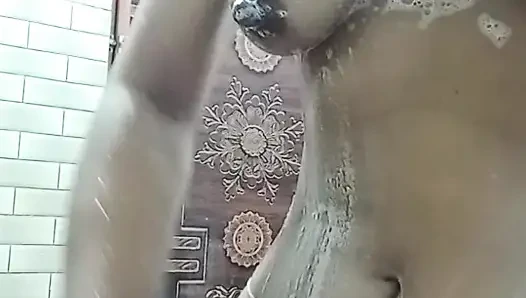 Shower Sex Video Desi Girl  A Taking Shower And Showing Her Nice Pussy Desi XXX