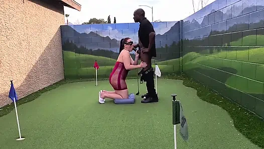 Polyjswitch хотвайф обслуживает большой черный член на коленях