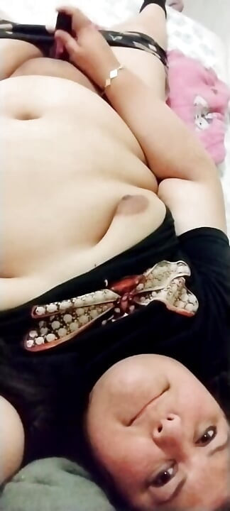 Regarde-moi Bridivine, me masturber jusqu’à ce que je jouisse sur mon gode