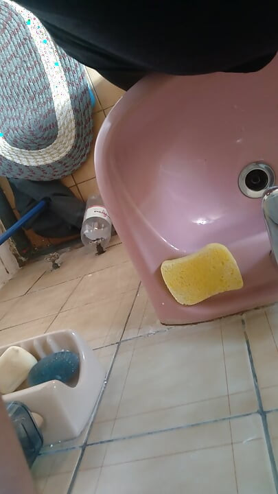 Lelaki gay yang indah berkencing dengan peminat