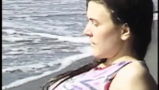 Vintage - gadis berbulu lagi asik mainin memeknya di luar ruangan