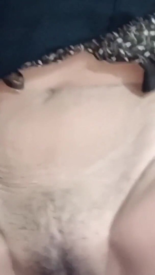 整晚都操了我的继妹，她更坚持我，让她阴户的痒消失。 | 短片 1