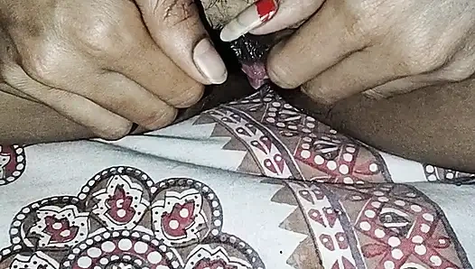 Mujhe mota lund chahiye koi hai jo mujhe kala or lumba