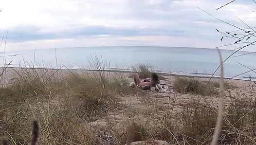 Bu guru perancis yang nakal nyepong kontol amatir di depan pantai sambil bugil sampai dicrot sperma - misscreamy