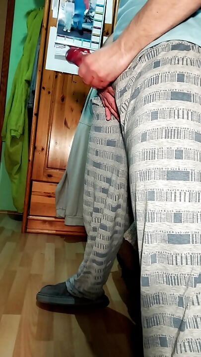 大鸡巴同性恋在睡前高潮