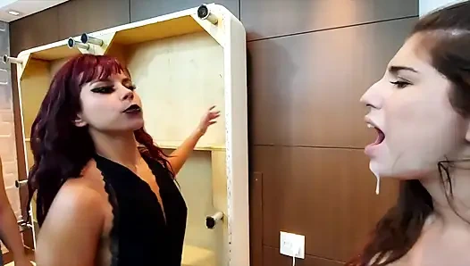 En iyi 4 kızla tükürük yutma grup seks aşırı erotik, tüm tükürük seksi kızlar