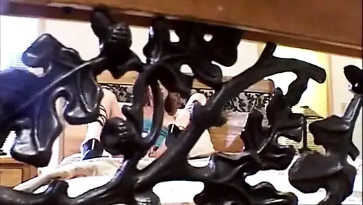 Istri lagi sendirian di rumah: istri bagian 139