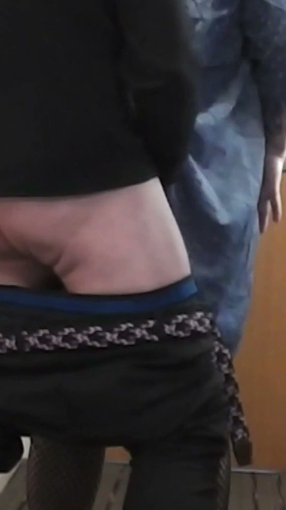 Olgun orta yaşlı seksi kadın biraz yaramaz eğlence için otel odasında patronumla buluşuyor | Klip 1