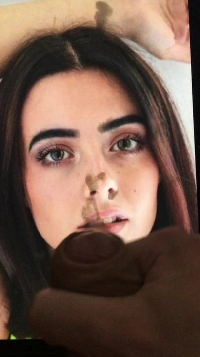 Sperma eerbetoon brunette