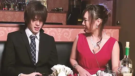 Adegan gadis jepang dengan lingerie seksi dientot habis-habisan di klub malam