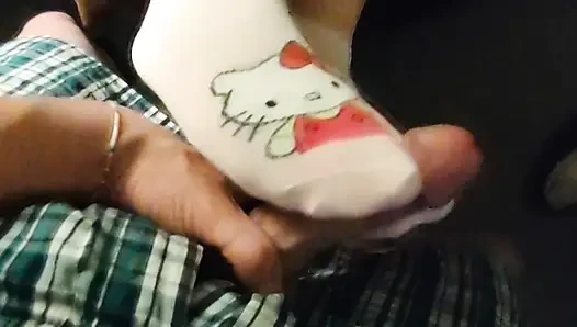 Seksi pembe hello kitty çorapla muamele ve çorapla mastürbasyon