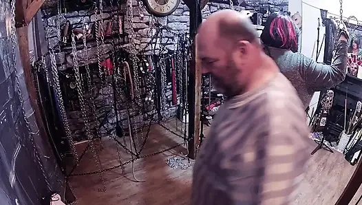 Bölüm 1:- Domina Satana ve Lanista Bear ile yeterince yarak emmediği için Stephanie için ceza seansı.