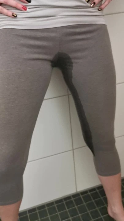 self piss in leggings