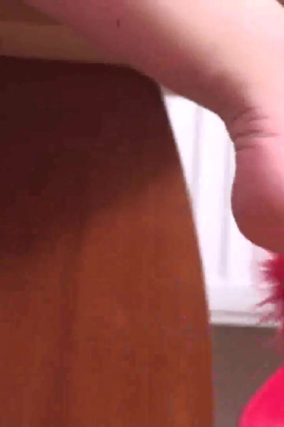 Talons plumes rouges pendants