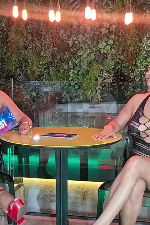 Η καυλιάρα ξανθιά Milf επέστρεψε και είναι έτοιμη να καταστραφεί