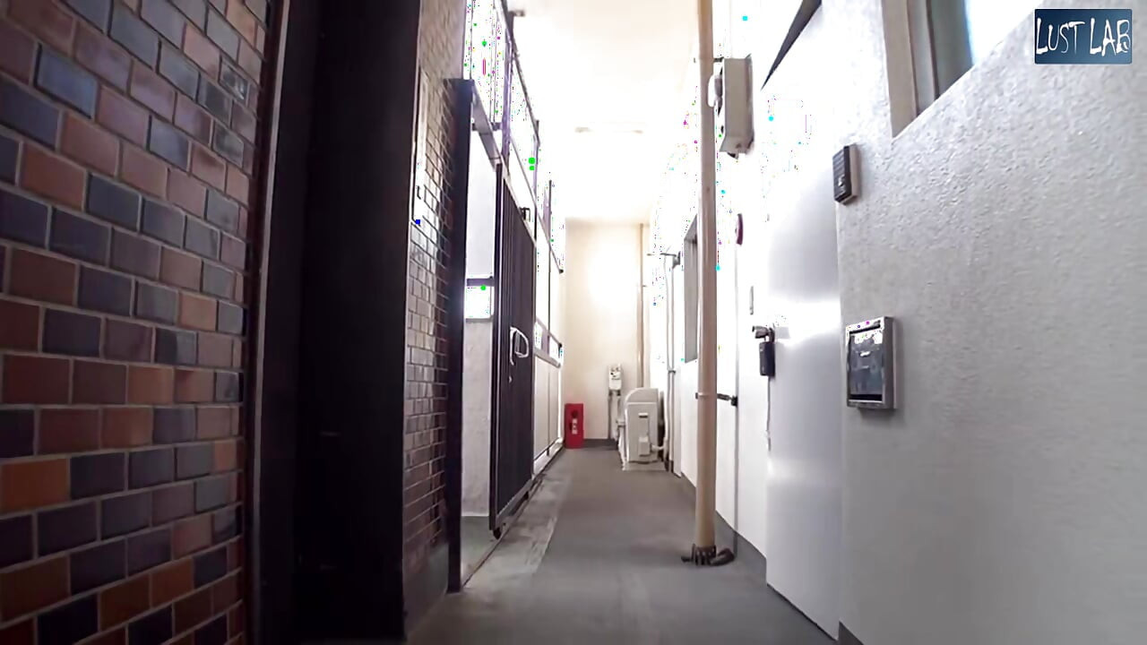 Balkon çamaşırları bakış açısı - evli bir komşu yol boyunca cesur tepkisini fark ediyor - bölüm 3