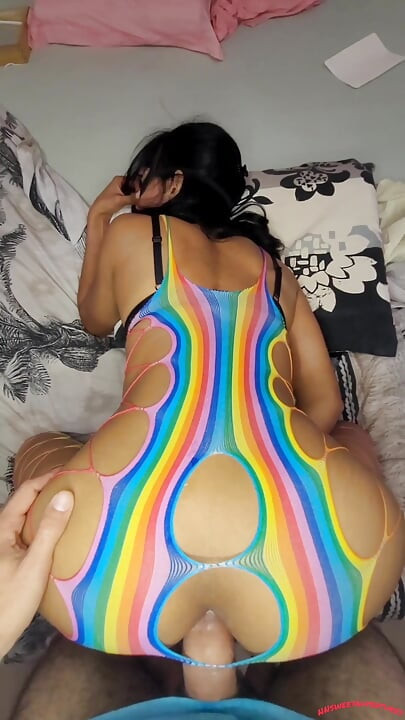 Ensimmäinen anaali tälle söpölle aasialaiselle lutkalle.