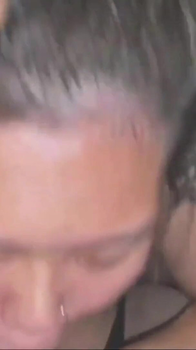 彼がもう我慢できなくなるまで彼のチンポをしゃぶった視点 口の中の射精 |クリップ1