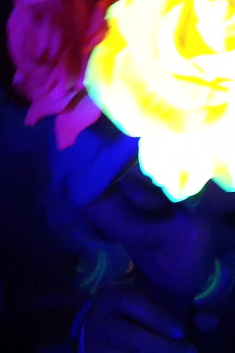 Preta luz chupando pau