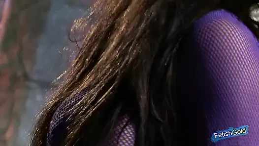 Cewek sange rambut pirang dan rambut cokelat yang lagi sange ini pengen banget bersenang-senang setelah lolos dari tali