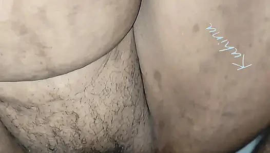 Aku menyeret istriku ke kamar mandi dan menyetubuhinya.