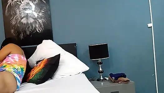 Я ножницы с своей подругой, пока не испытываю оргазм