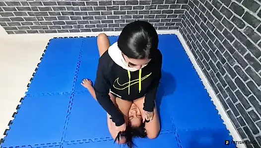 Catfight tehlikeli makas bacak
