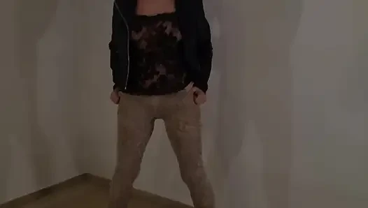 Grandma Is Sexy in Her Leopard Leggings