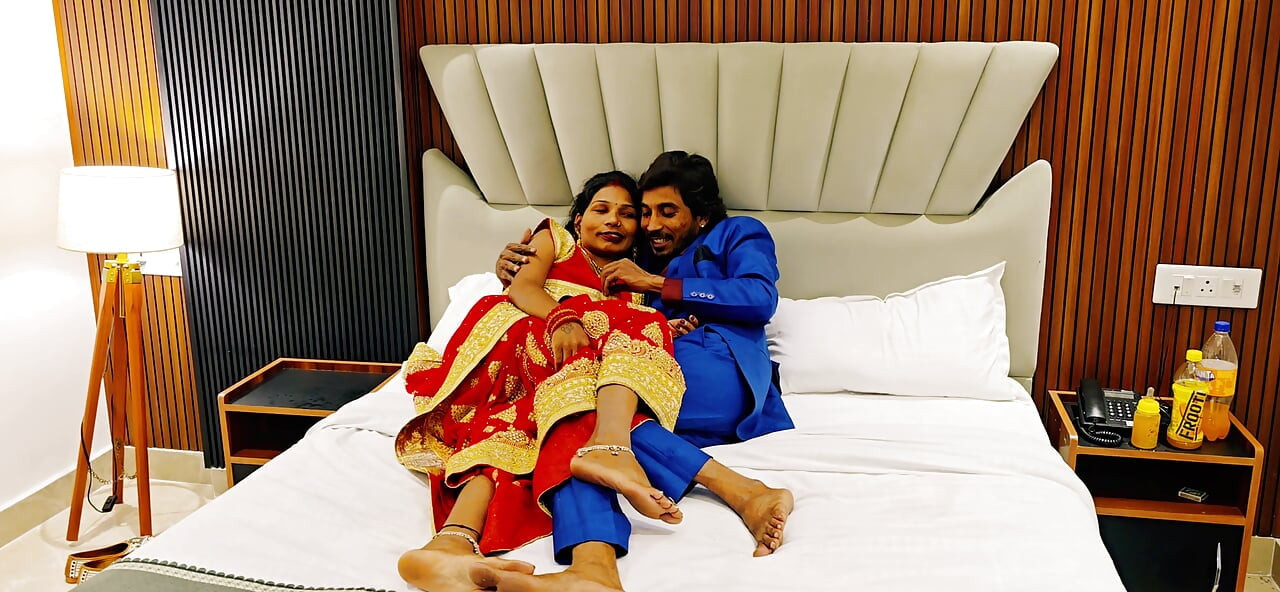 Lal pari jesi hot hardcore lady bathroom m mili uske sath sex karne ke leye bat hui phle wo na bolrhi thii fir usne soft sex karne ke leye k