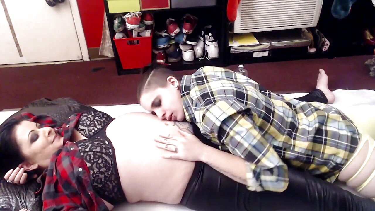Oiled belly button play