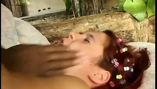Pantat cewek semok latina dengan tubuh aduhai dientot habis-habisan sama kontol besar pria kulit hitam