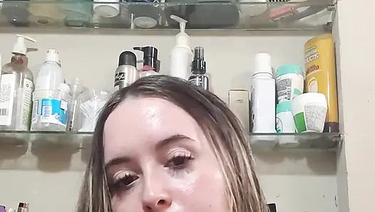 Mengeringkan Rambutku