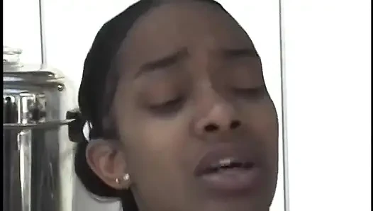 Zenci bebek öğretmeni için her şeyi yapıyor