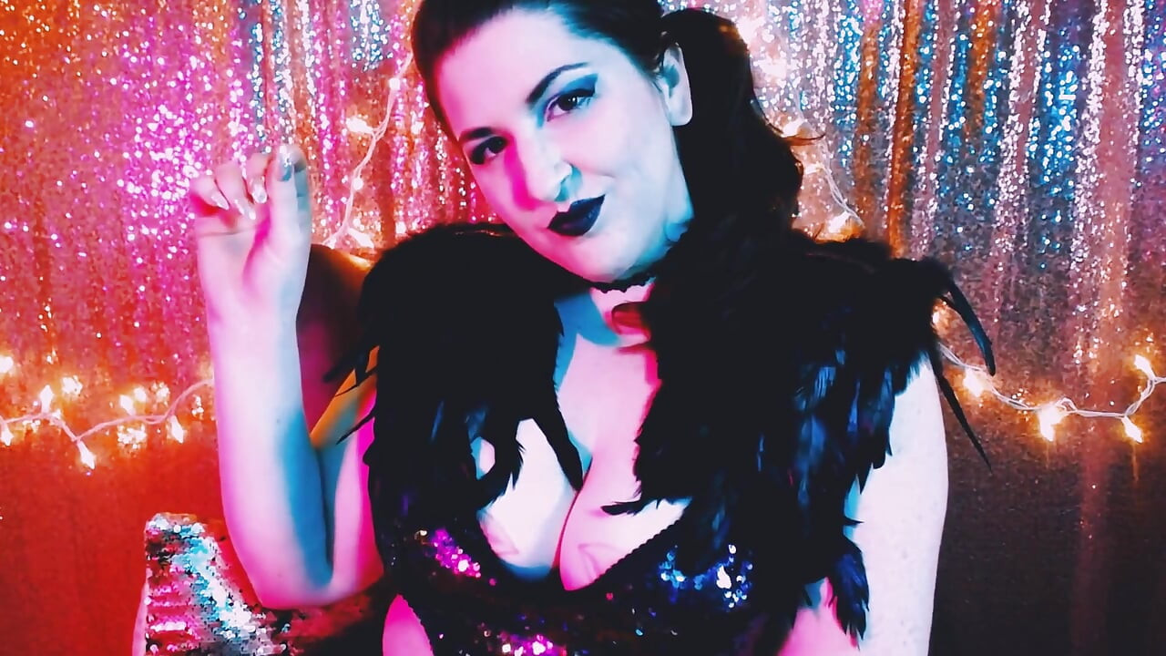 She Feeds - Transformasi Succubus