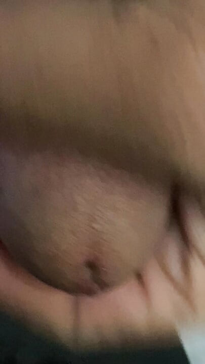 In the bathroom, there was a cock that was getting an erection, only knowing how to endure it, not having to do it