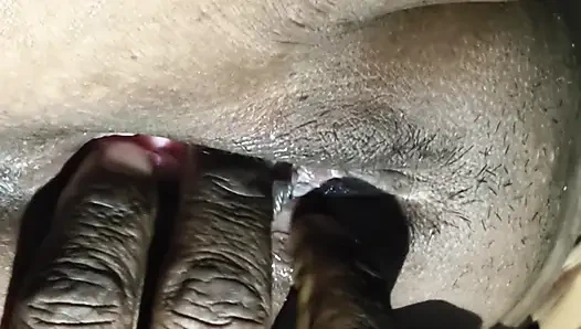 Water fell into the pussy when she put a finger in her pussy.