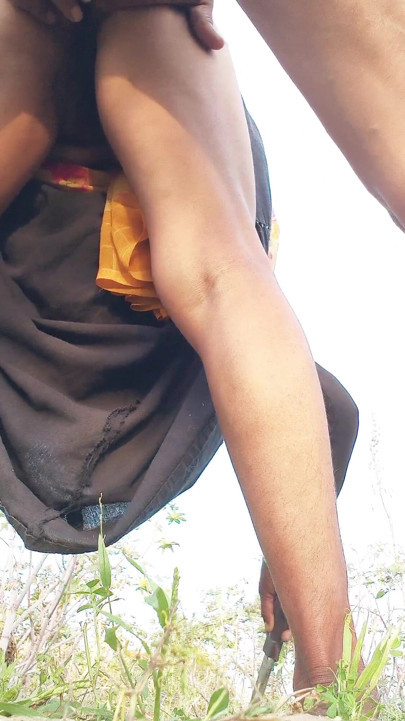 性感人妻和黄色纱丽服德西狗式性爱视频 | 短片 1