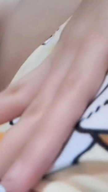 Bapa tiri saya menyentuh payudara saya yang kaya | Klip 2