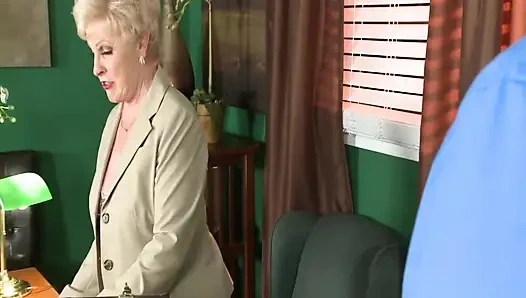 REMASTERED MONTAG: Jewel, 61, bekommt einen creampie von jungen