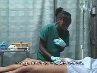 병원에서 흑인 소녀와 섹스하는 스리랑카 남성