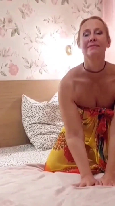 美丽金发成熟妻子享受Pareo性爱