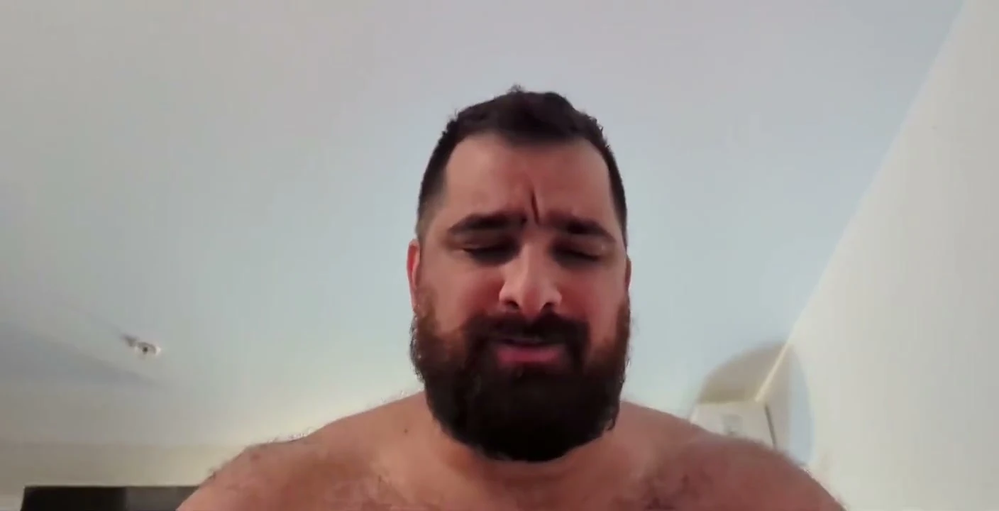 Seksi ayı ziyarete geldi