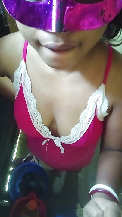 Desi bhabhai washroom MMS  viralvideo