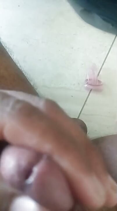 Desi big dick only enjoy it, no matter what age or lady you are, send SMS telegram id UP8874A