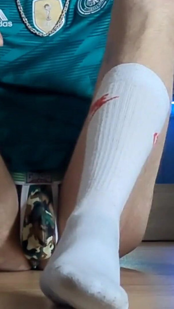 Snažan trenutak iz "(GER) Horny SoccerBoy u smrdljivim NikeSocks pokazuje se za video"