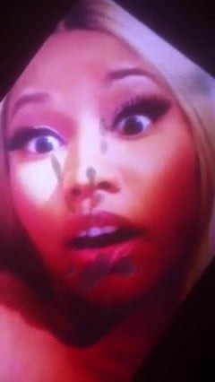 Nicki Minaj gets a facial cum load