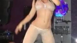 Increíble chica bailando y cantando